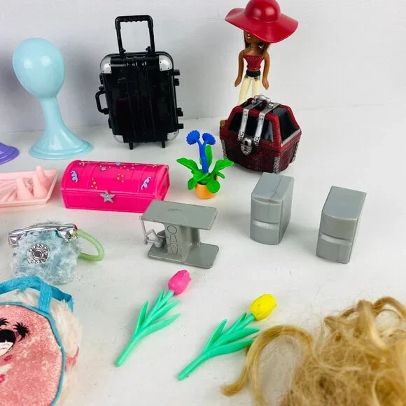 Bratz Dolls Wigs Suitcase Boombox Backpack Toy Accessories Lot Pretend Play
